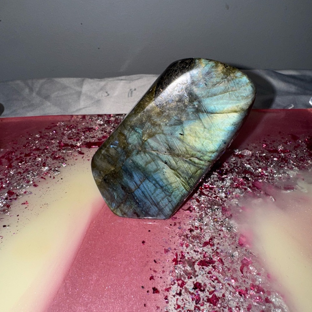 Labradorite Stone - Picture 3 of 7